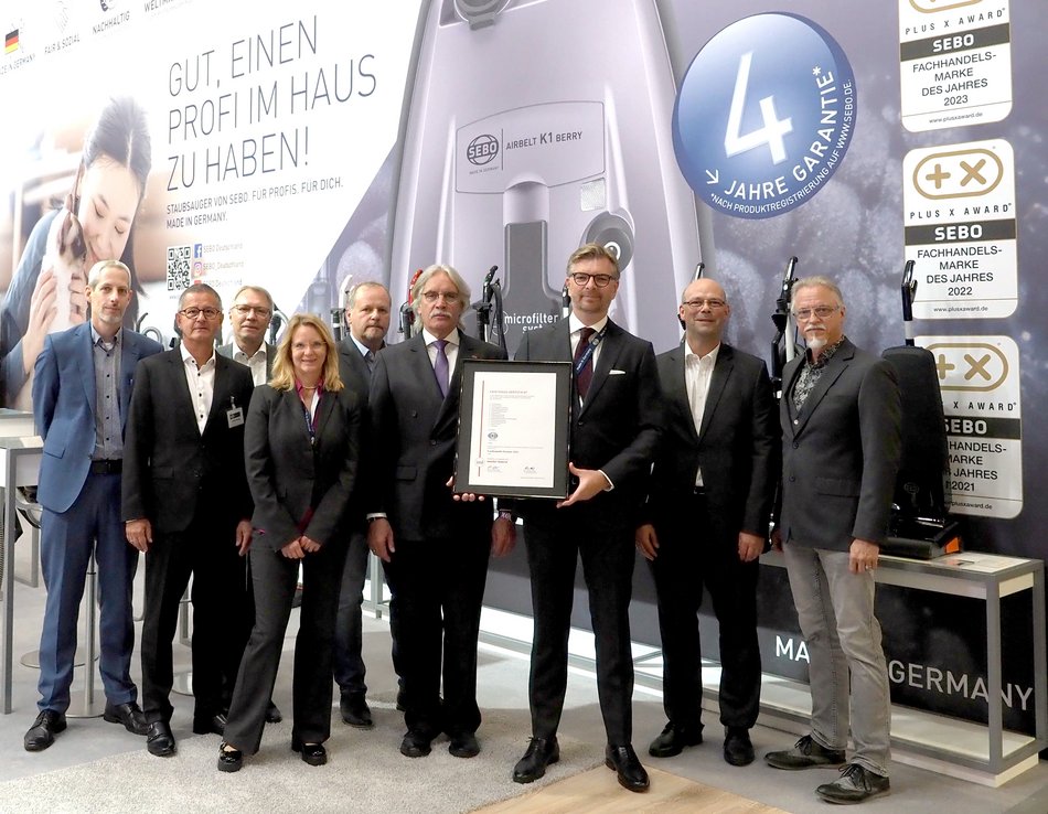 SEBO leadership team receiving the Plus X Award at IFA 2023